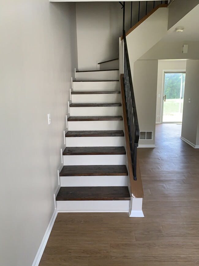 Building Photo - 735 Clearwood Ct