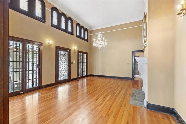 Building Photo - 30 Fontainebleau Dr