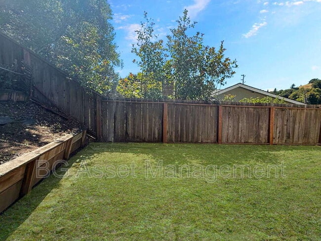 Building Photo - 2672 Doidge Ave