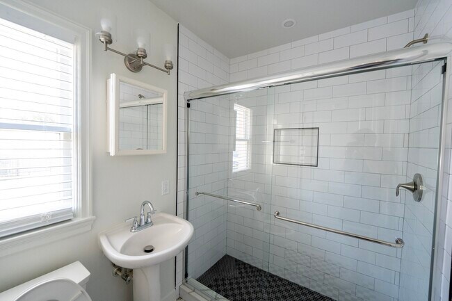 Building Photo - 1917 Prospect St