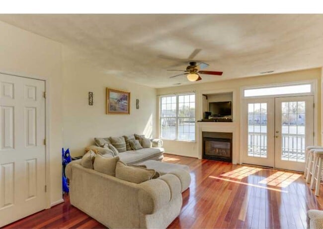 Building Photo - 5236 Summer Crescent