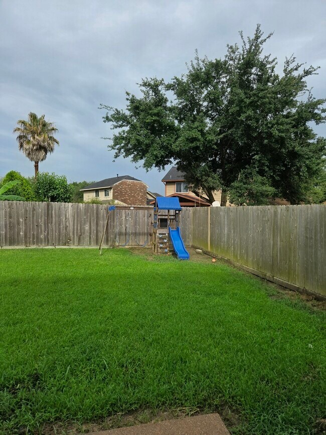 Building Photo - 803 Whelton Dr