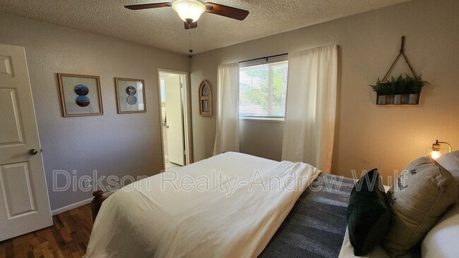 Building Photo - 700 Akard Dr