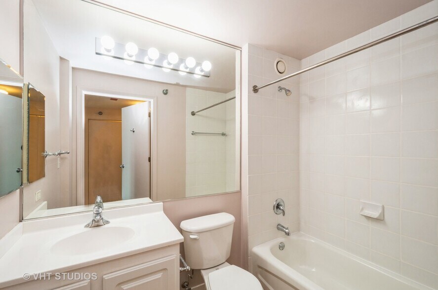 Building Photo - 900 W Washington Blvd