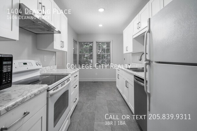 Building Photo - 1404 Dearing Pl