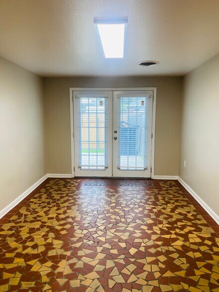 Building Photo - 2912 Delille St