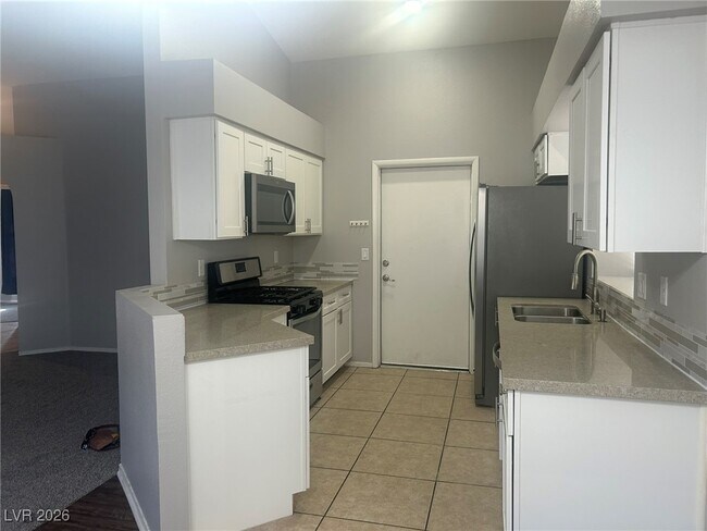 Building Photo - 948 Chaps Cir