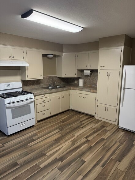 Kichen - 1001 Westview Dr