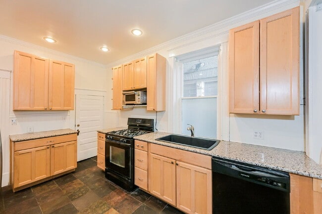 Building Photo - 1650 N Gaylord St