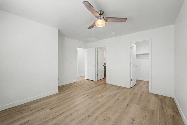 Building Photo - 136 W Latona Rd