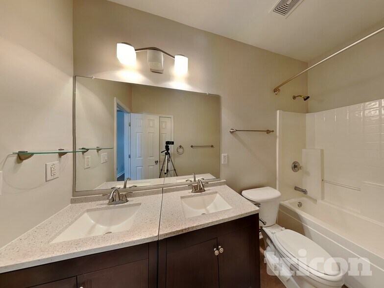 Building Photo - 1642 Donovans Rdg NW Kennesaw GA