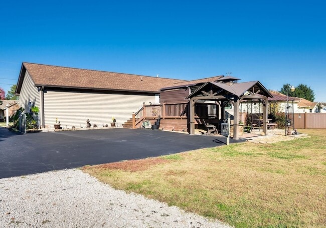 Building Photo - 808 Water View Terrace