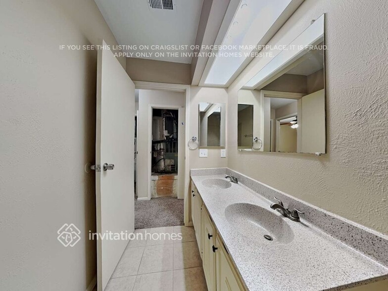 Building Photo - 27 S White Pebble Ct