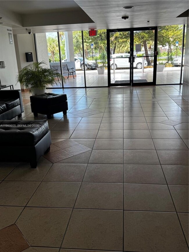 Building Photo - 9686 Fontainebleau Blvd