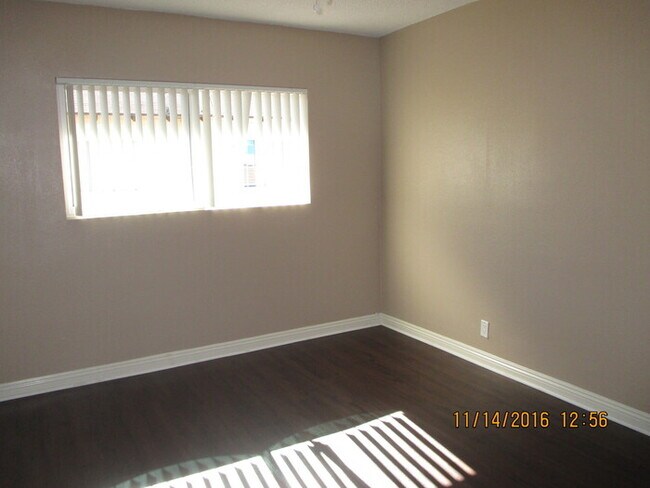 Building Photo - 2114 S Mallul Dr
