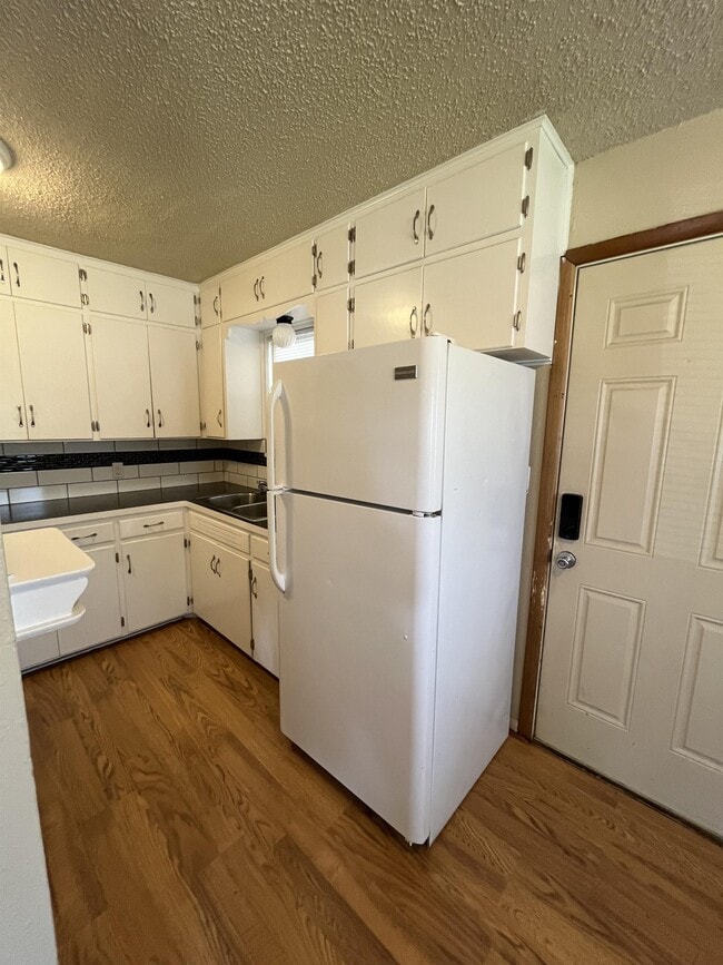 Building Photo - 1001 E 5th Ave