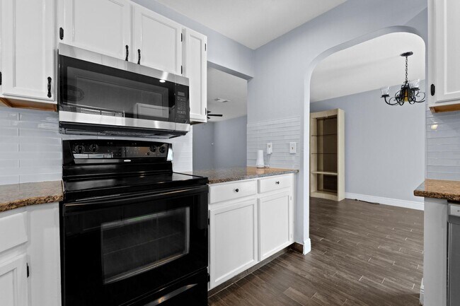 Building Photo - 12811 Huntsman Lake Dr