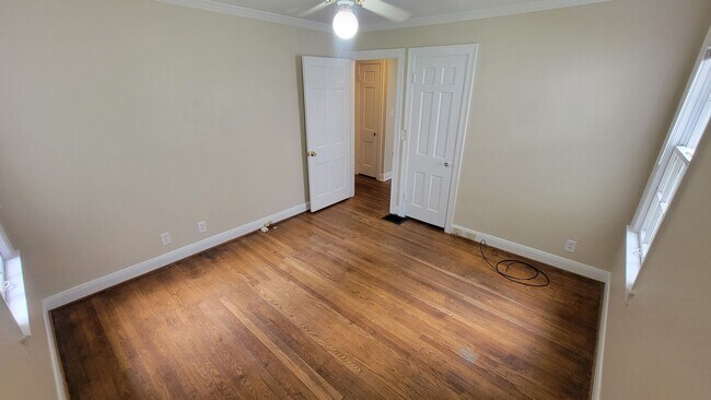 Building Photo - 3 Bedroom Close to Seneca Park