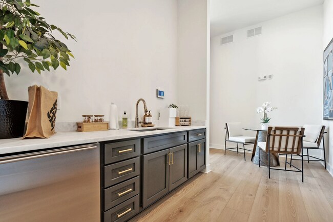 Building Photo - 4670 Merchants Park Cir