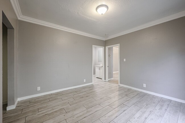 Building Photo - Cute, one bedroom, in  Phoenix, with utili...