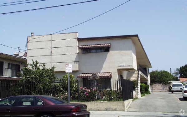 Primary Photo - 15133 Erwin St