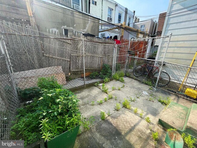 Building Photo - 3244 E St