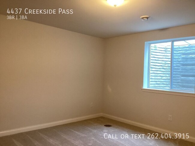 Building Photo - Stunning  3 Bedroom Ranch Style Condo