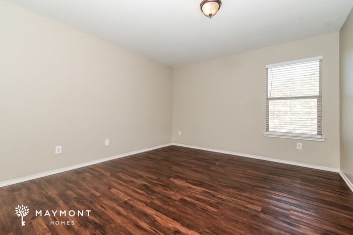 Building Photo - 512 Laurel Ln