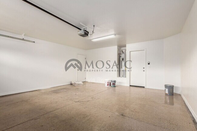Building Photo - 3468 E Crescent Way