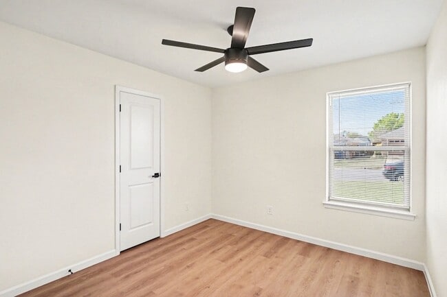 Building Photo - 772 Hampshire Dr