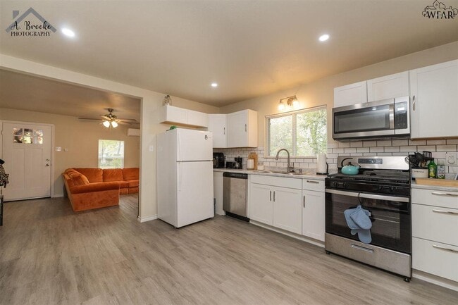 Building Photo - 514 S Archer St