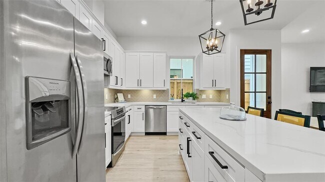 Building Photo - 6423 Highland Pine Ln