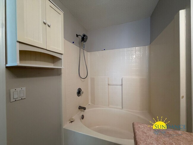 Building Photo - Great 3 Bedroom Home in Fort Walton Beach!