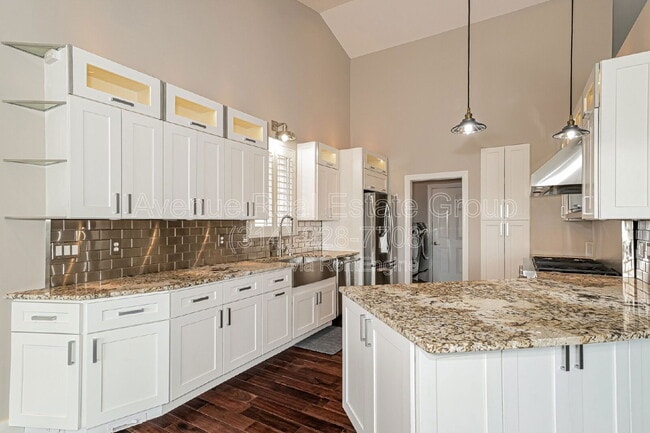 Building Photo - 8914 Hilltop Manor Dr