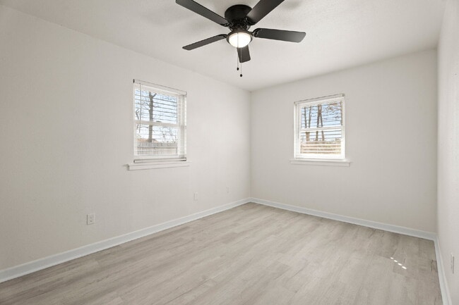 Building Photo - Newly Renovated 4/5 Bed 2 Bath in South Houston!