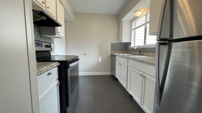 Building Photo - 6701 Sands Point Dr