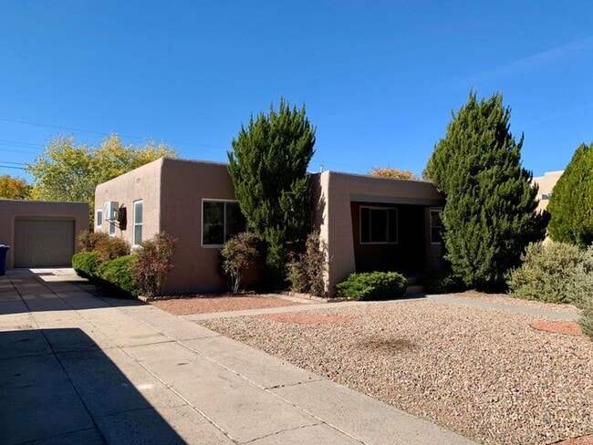 Building Photo - Recently renovated Three Bedroom, One bath...