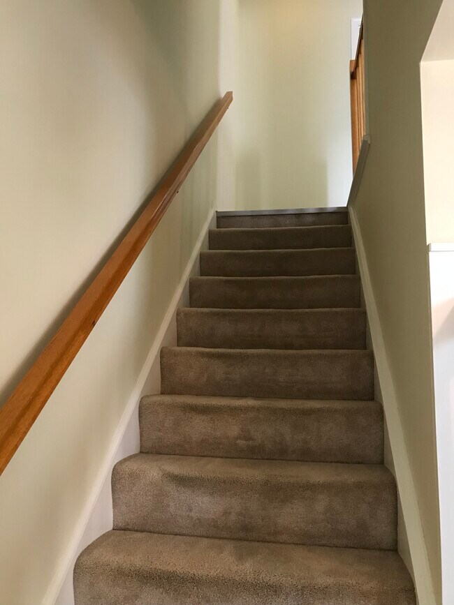 Building Photo - 1111 Cambridge Ct