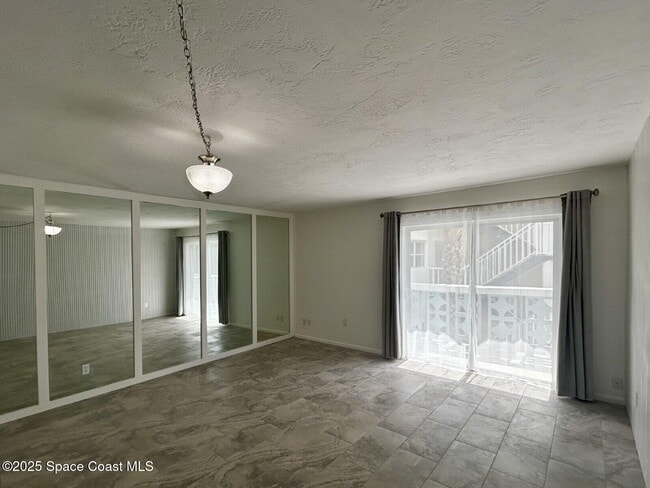 Building Photo - 223 Columbia Dr