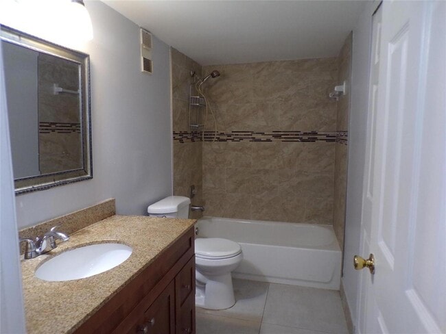 Building Photo - 2180 Bayberry Dr