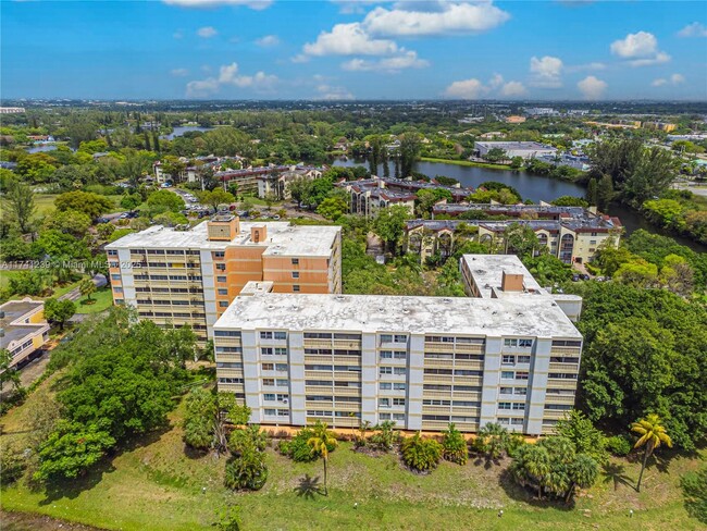 Building Photo - 3301 Spanish Moss Terrace