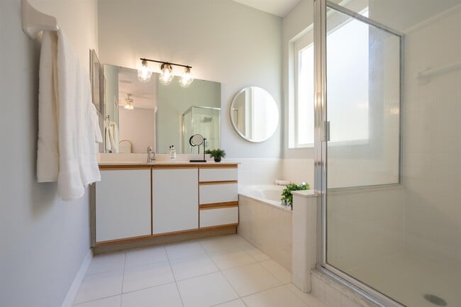 Building Photo - 212 Somerset Ct