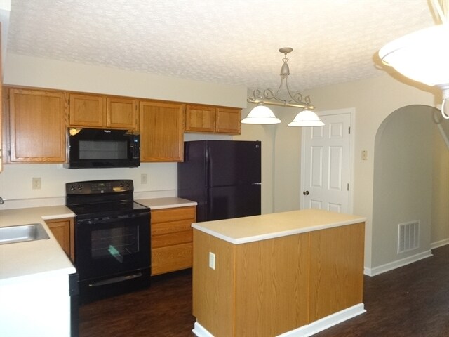 Building Photo - 7066 Bryemar Dr