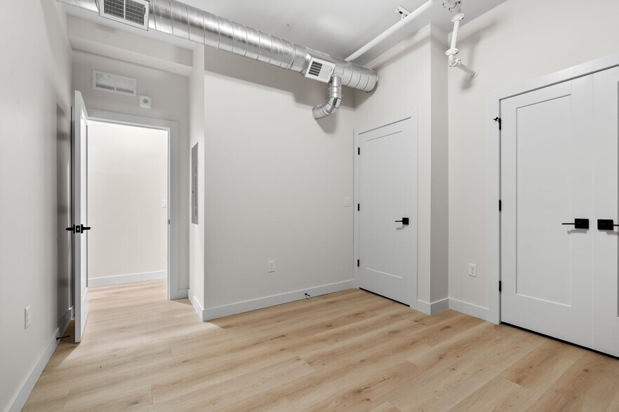 Building Photo - 266 E Michigan Ave