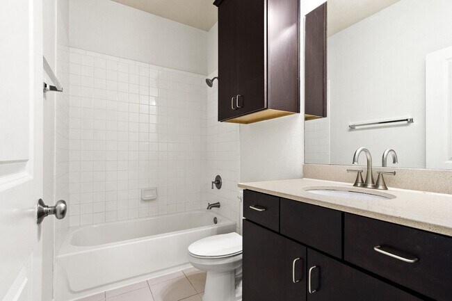 Building Photo - * MOVE IN SUMMER 07/03/2027 * 6 Bed 4 Bath Home, Walk to TCU Light Housekeeping Included