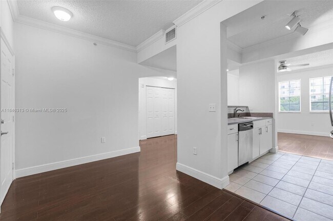 Building Photo - 533 NE 3rd Ave