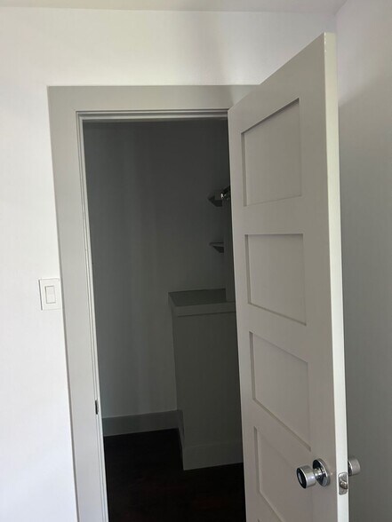 Building Photo - 4633 Fairmount St