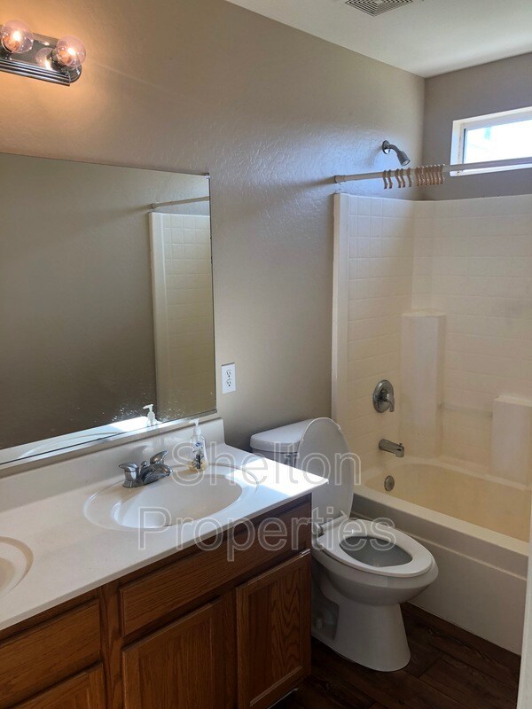 Building Photo - 10153 N 115th Dr
