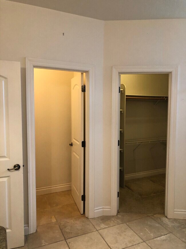 Building Photo - 813 Solano Cir