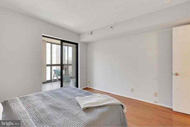 Building Photo - 900 N Stafford St